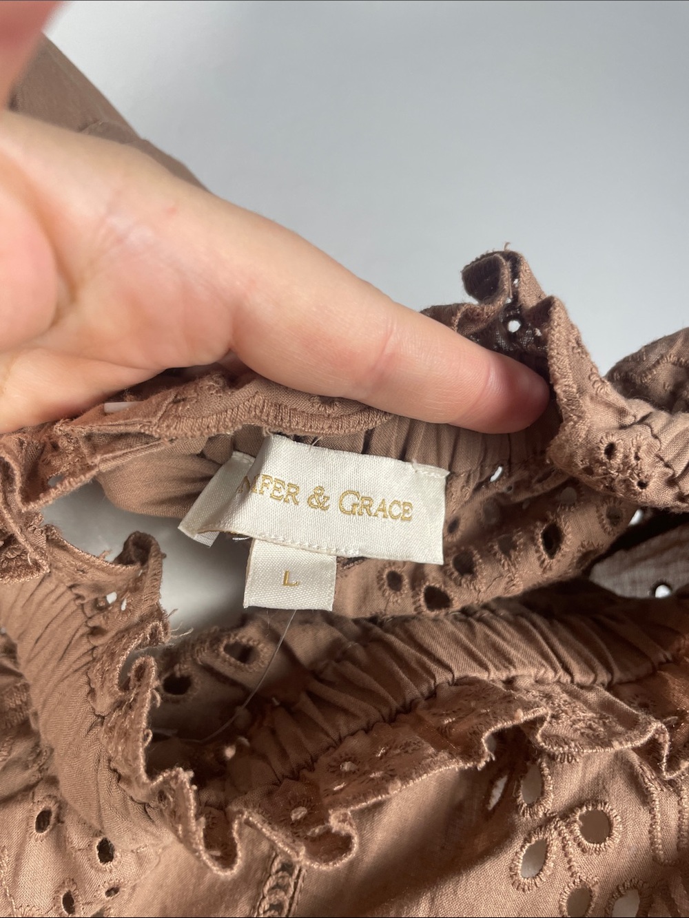 Jennifer & Grace Taupe Brown Eyelet Embroidered Cotton Blouse Size Large - Picture 9 of 10